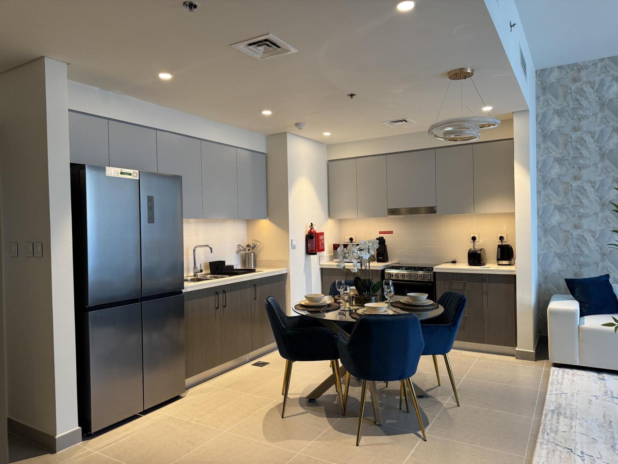Tower Luxury 2br Downtown Near Burj & Mall Apartment *
