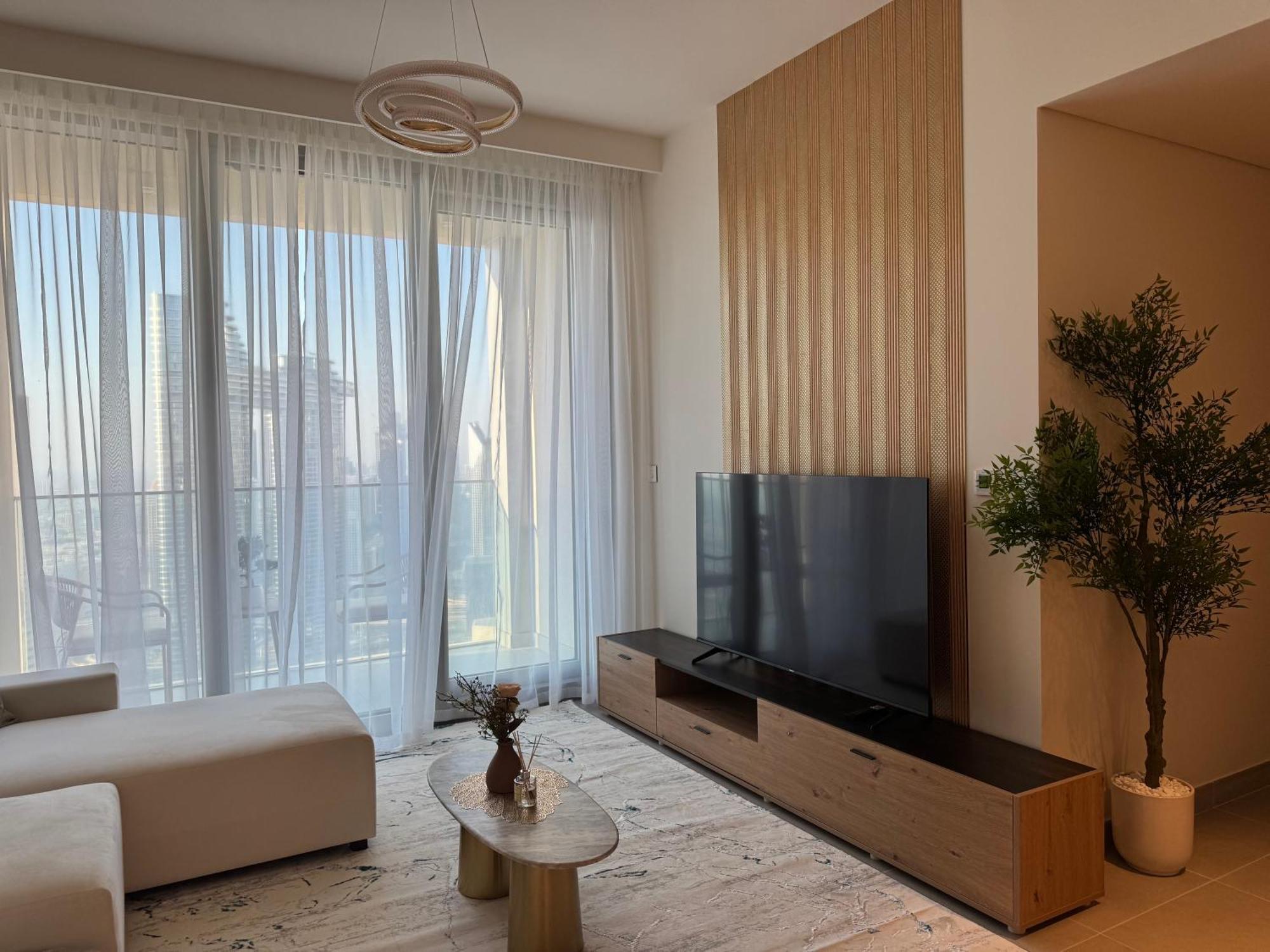 Tower Luxury 2br Downtown Near Burj & Mall Apartment Dubai
